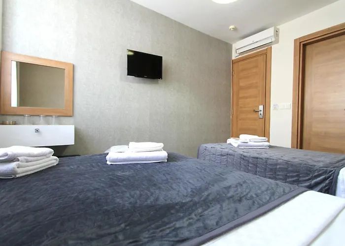 Metrohill Отель *