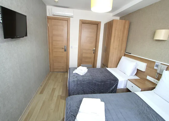 Metrohill Отель *